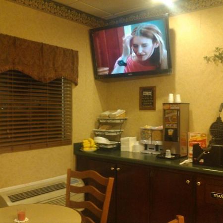 Deerfield Inn And Suites Steele Bagian luar foto