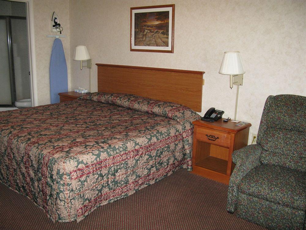 Deerfield Inn And Suites Steele Bagian luar foto