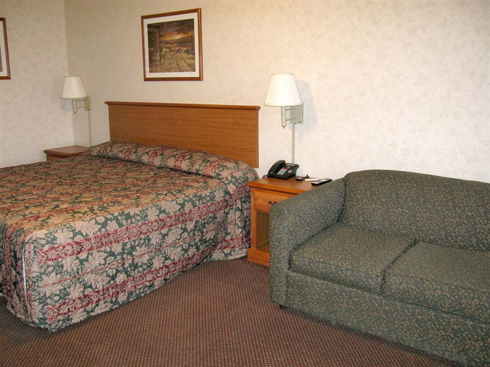 Deerfield Inn And Suites Steele Bagian luar foto